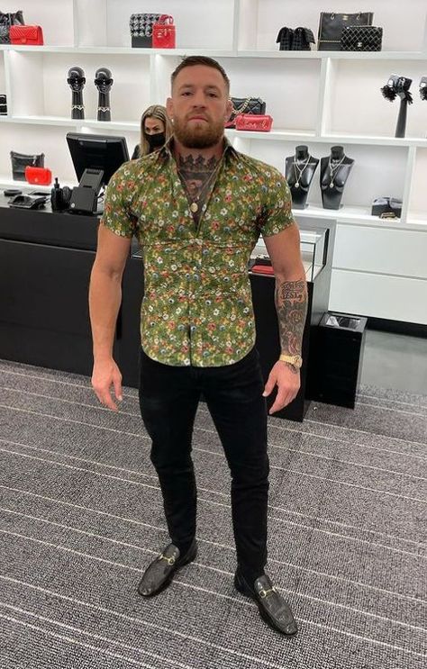 Mc Gregor Fashion, Grey Jacket Black Pants, Mcgregor Style, Conor Mcgregor Style, Dad Outfits, Connor Mcgregor, Notorious Conor Mcgregor, Masculine Men, Conor Mcgregor