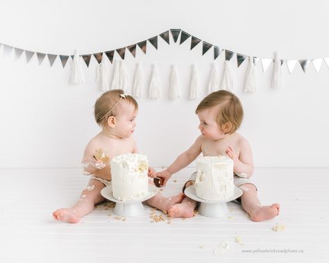 1 Year Twins Photo Shoot, Twin Smash Cake Pictures, Twin First Birthday Photoshoot, Twins Cake Smash, Twin Cake Smash, Twin Baby Photography, Beyond Birthday, Boys Picture, Twins Photography