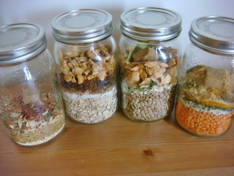 Make Ahead Vegan Meals, Meals In Jars, Simple Quinoa, Vegan Camping Food, Camping Food Make Ahead, Jar Meals, Ways To Eat Healthy, Easy Camping Meals, Curry Soup