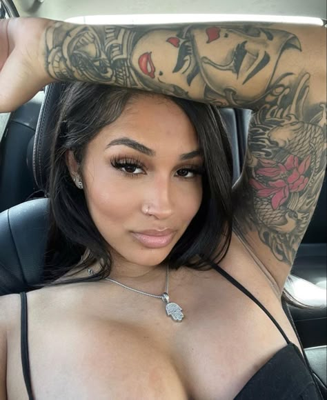 Woman With Tattoos, Face Tattoos For Women, Black Girls With Tattoos, Tattoed Women, Tattoos Geometric, Tattoos For Black Skin, Red Ink Tattoos, Pretty Tattoos For Women, Dope Tattoos For Women