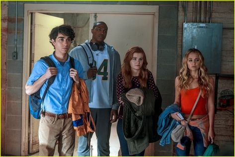 Alex Wolff, Morgan Turner, Ser'Darius Blain, and Madison Iseman in Jumanji: Welcome to the Jungle (2017) Morgan Turner, Jumanji 2, Jumanji Welcome To The Jungle, Alex Wolff, Jumanji Movie, Madison Iseman, Charmed Tv Show, Danny Glover, Charmed Tv