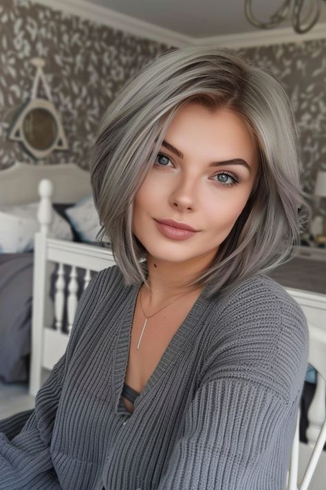 Are you tired of the same old hair color and style? Are you looking for a chic, modern look that stands out from the crowd? Look no further than these adorable gray bob hairstyles! These Blond Cenușiu, Gray Bob, Grey Bob Hairstyles, Grey Bob, Bob Hair Color, Medium Bob Haircut, Grey Hair Transformation, Hair Mistakes, Blending Gray Hair