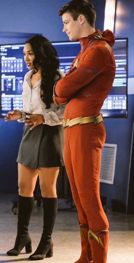 Iris Flash, Female Speedster, Barry And Iris, Iris West Allen, Iris Fashion, Tall Girl Problems, Tall Girl Fashion, The Flash Grant Gustin, Iris West