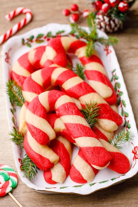 Candy Cane Sugar Cookies, National Candy Day, Candy Cane Cookie Recipe, Candy Cane Cookie, Holiday Sugar Cookies, Easy Candy, Cute Christmas Cookies, Candy Cane Cookies, Christmas Cookie Exchange