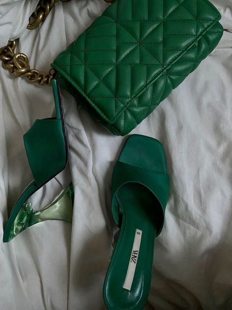 Green Bags Aesthetic, Dark Green Heels Aesthetic, Green Marketing, Heels Green, Lifestyle Content Creator, Heels Aesthetic, Dark Green Aesthetic, Shoes Heels Classy, Lifestyle Content