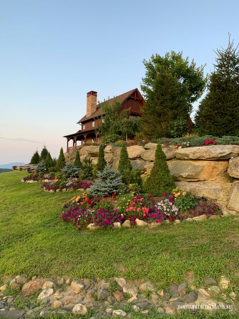 Blue Ridge Mountain Getaway | ©homeiswheretheboatis.net #mountains Mountain Yard Landscape, Mountain Home Landscaping Ideas, Mountain Landscaping Ideas, Mountain Home Landscaping, Alpine Landscaping, Color Palettes Green, Mountain Backyard, Color Palette Burgundy, Mountain Landscaping