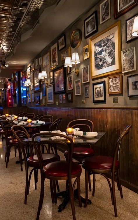 Italian Cafe Interior, Italian Restaurant Interior, Italian Restaurant Decor, Hong Kong Restaurant, Cantonese Restaurant, Milan Apartment, Cantonese Cuisine, Pub Interior, Italian Cafe