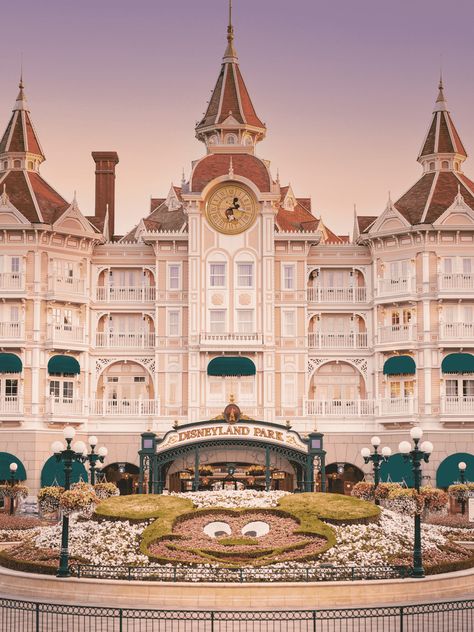 Disneyland Hotel, 5 stars | Disneyland Paris Disney Paris Hotel, Disney Land Hotel, Disney Shots, Disneyland Paris Aesthetic, Disneyland Hotel Paris, Hotel 5 Stars, Disneyland Hotels, Disney Hotel, Paris Disneyland