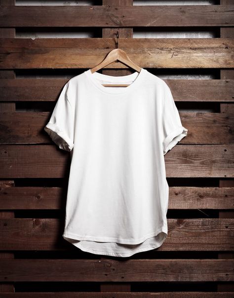 Blanc white tshirt hanging on wood background White Tshirt Outfit, Look 80s, T-shirt Photography, Photography Shirts, Tshirt Photography, Diy Clothes Refashion, Diy Clothes Videos, T Shirt Picture, Blank T Shirts