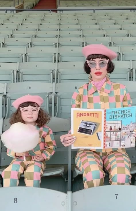 Favorite 5 Instagrams of the Week: Make It Like a Wes Anderson Movie — DNAMAG Wes Anderson Costume Design, Wes Anderson Family Photoshoot, Wes Anderson Portrait Style, Wes Anderson Style Photoshoot, Wes Anderson Family Photos, Wes Anderson Editorial, Wes Anderson Photoshoot Ideas, Wes Anderson Scenes, West Anderson Aesthetic