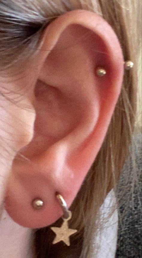 Second Earring Ideas, Double Percinings Ear Ideas, 3 Piercings Ear Lobe, Piecing Ear, Seconds Piercing, 2nd Lobe Piercing, Ears Piercing Ideas, 2 Lobe Piercings, Lobe Piercing Ideas