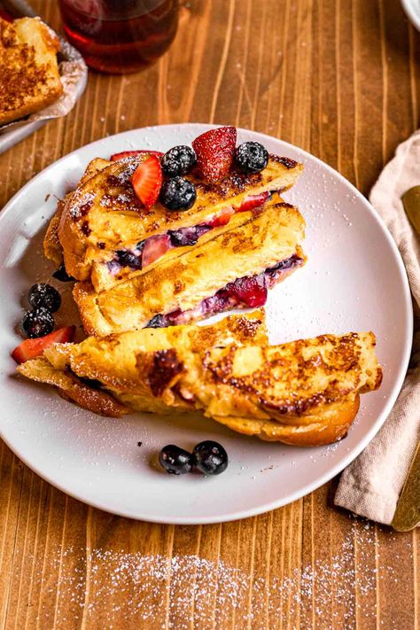 Loaded French Toast, Fruit French Toast, French Toast With Fruit, Stuffed French Toast Recipe, Breakfast Luxury, Berry French Toast Casserole, Fluffy French Toast, Berry French Toast, French Toast Waffles