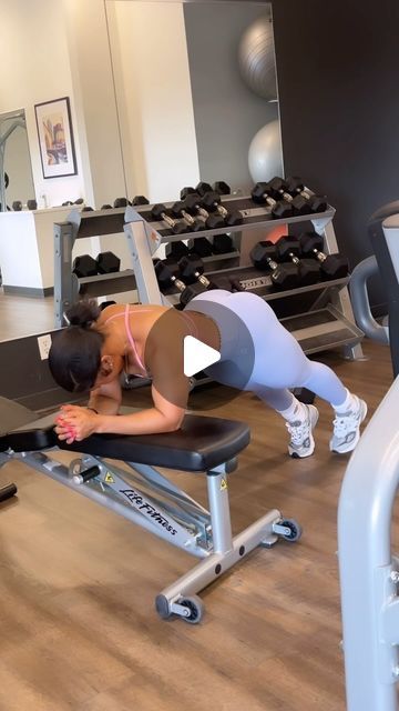 🍑TiTi🍑 on Instagram: "#thegranddontstop #happymonday  * Give this no weight Glute & core workout a try. If you don’t feel the burn 🔥 then you’re not doing it right, keep doing it until you feel the burn 🔥 🙌🏽 * Do 3 sets of 15 reps for each video , if you can do more, go for it😊  *   * @prettyfitmelanin @melanincrushdaily #melaninfitfam #melanincrushdaily #explorepage #workout #lilprecious #lilpreciousfit #shoppreciousfit #explorepage✨" 150 Pound Woman, Women’s Push Day Workout, Pull Day Workout Women Dumbells, Glute Pull Through, Decline Push Ups, Build Push Up Strength, Lean Leg Workout, Bum Workout, Lean Legs