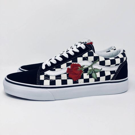 Vans Old Skool Custom, Customized Vans, Shoes Stitch, Girl Vans, Rose Sneakers, Flower Print Shoes, Embroidered Vans, Customised Vans, Stitch Shoes