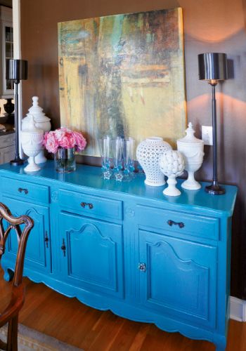 repurposed dresser idea Sideboard Decor Ideas, Green Kitchen Walls, French Painted Furniture, Sideboard Styles, Girl Dresser, Bohemian House Decor, Repurposed Dresser, White Buffet, Sideboard Decor