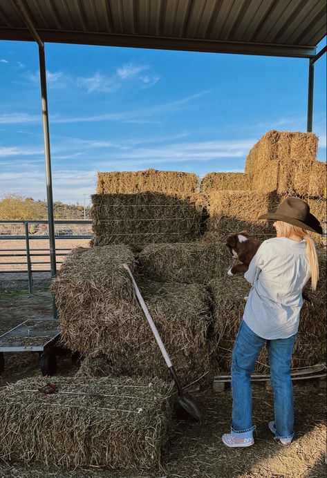 Western Ranch Aesthetic, Country Girl Aesthetic, Red Cowgirl Boots, Cowgirl Pictures, Ranch Hand, Cowboy Aesthetic, Western Photography, Country Summer, Farm Lifestyle