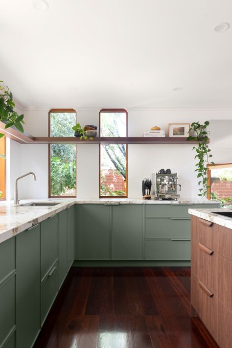 Timber Kitchen, Interior Design Institute, Warm Kitchen, Lake House Kitchen, Walnut Kitchen, Design Institute, Open Kitchen Shelves, Interior Design Photography, White Cabinetry