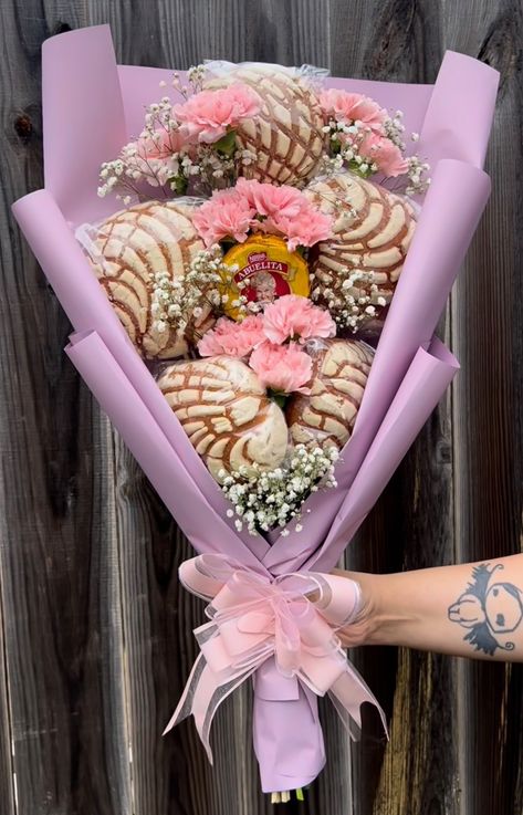 Pan Dulce Bouquet, Concha Bouquet, Bread Bouquet, Grad Bouquet, Ribbon Flowers Bouquet, Food Bouquet, Candy Bouquet Diy, Money Flowers, Personalised Gifts Diy