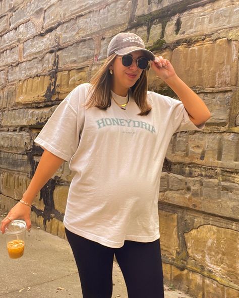 Street Style Maternity Outfits, Maternity Leggings Outfit, Casual Outfit Spring, Oversized Shirt Outfit, Casual Maternity Outfits, Trendy Maternity Outfits, Trip Outfit, Maternity Outfit, Maternity Outfits