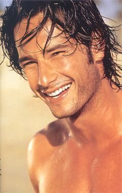 Rodrigo Santoro... My older man crush lol... I'll always remember him as the hot guy in Love Actually lol Karl Love Actually, Older Celebrities Man, Older Man, Rodrigo Santoro Love Actually, Matthew Mcconaughey Selfie, Brazilian Men, Rodrigo Santoro, Face Men, Love Actually