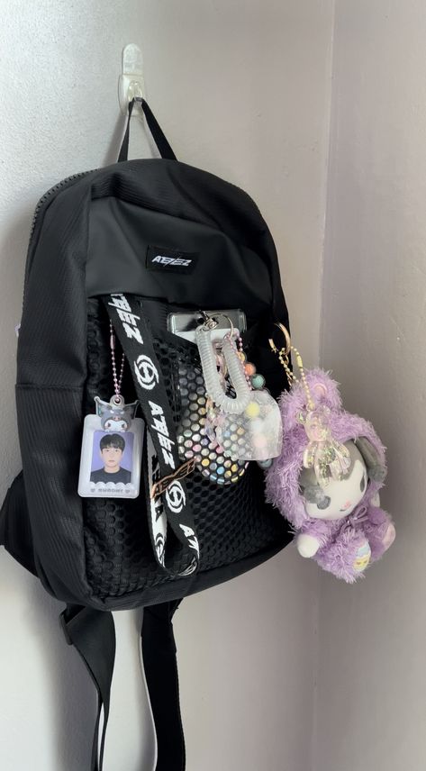 K Pop Backpack, Kpop Backpack Ideas, Aesthetic Kpop Concert, Kpop Backpack, Concert Essentials, Concert Outfit Aesthetic, Kpop Bag, Tote Bag Kpop, Mochila Kpop