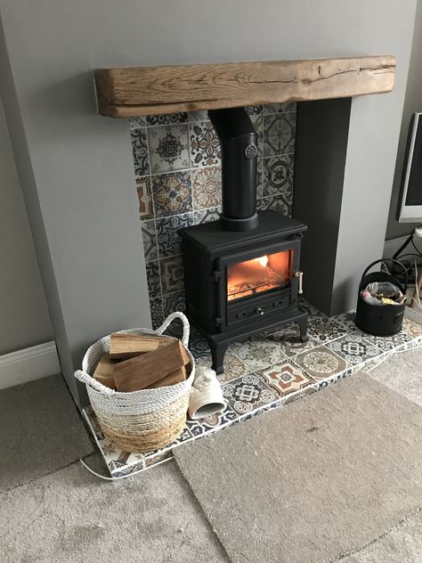 Log Burner With Tiles, Log Burner Wall Ideas, Gas Fireplace Stove Ideas, Multi Fuel Stove Ideas Fireplaces, Enclosed Wood Burning Stove, Log Burner In Kitchen, Fake Log Burner Fireplace, Tiled Log Burner Fireplace, Log Burner Tiles