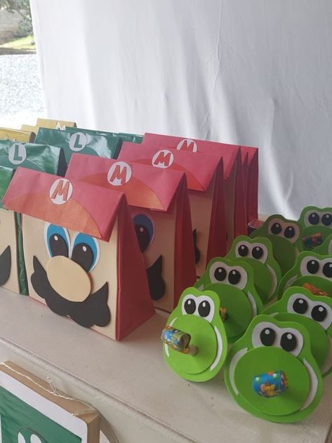 Mario Birthday Party Favors Goody Bags, Yoshi Party Ideas, Yoshi Birthday Party, Peach Mario Bros, Mario Brothers Birthday Party, Mario Kart Party, Mario Bros Birthday Party Ideas, Mario Crafts, Nintendo Party