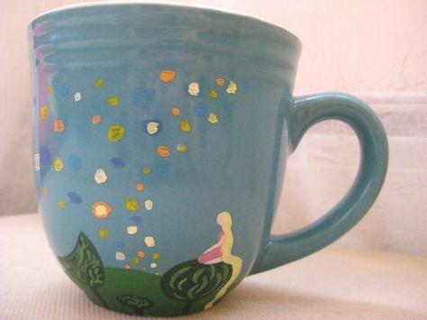 Tangled Mug Tangled Gift Ideas, Tangled Pottery Painting, Tangled Home Decor, Tangled Inspired Painting, Rapunzel Pottery, Disney Mug Painting Ideas, Rapunzel Crafts, Tangled Floating Lanterns, Rapunzel Stuff