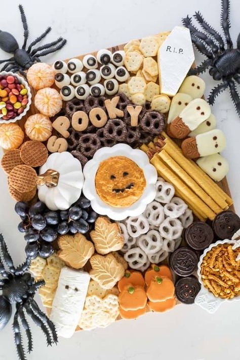 Halloween Charcuterie Boards, Halloween Charcuterie Board Ideas, Halloween Snack Board, Halloween Charcuterie Board, Halloween Charcuterie, Charcuterie Board Ideas, Halloween Snack, Snack Board, Halloween Dinner