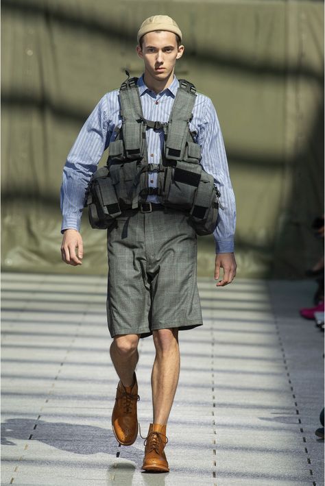 Mens Utility Trend // Junya Watanabe Spring/Summer 2019 collection. Utilitarian Fashion, Japanese Fashion Designers, Stylish Mens Fashion, Mens Spring Fashion, Hipster Mens Fashion, Mens Fashion Urban, Vogue Russia, Latest Mens Fashion, Men Style Tips