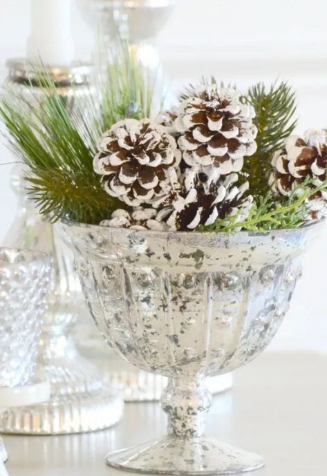 Pinecone Centerpiece, Crafts For The Home, Diy Crafts For The Home, Faux Christmas, Christmas Centerpieces Diy, Festival Diy, Christmas Arrangements, Holiday Centerpieces, Diy Centerpieces