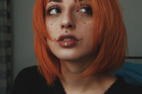 Dahlia Bites, Pierced Girls, Lips Piercing, Alt People, Medusa Piercing Jewelry, Body Modification Piercings, Wedding Jewellery Designs, Medusa Piercing, Face Piercings