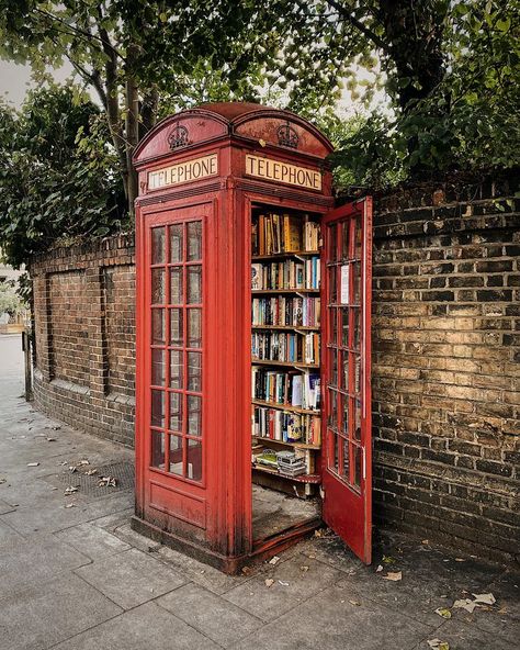 London's Littlest Bookstore in a Red Phone Booth London Phone Booth, Tiny Library, Ancient Library, Red Phone Booth, Bookstore Cafe, Telephone Booth, Phone Box, School Librarian, Little Library