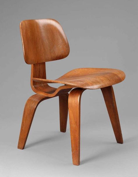 DCW (Dining Chair Wood) | Museum of Fine Arts, Boston #museumoffinearts #boston #eames #eames @hermanmiller @vitra @vitrahaus Herman Miller Chair Eames, Herman Miller Furniture, Dining Chair Wood, 70s Interior, Sitting Chair, Oversized Chair, Chair Wood, Eames Chairs, Charles Eames