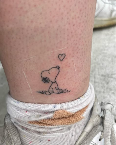 Cute Minimalistic Tattoos, Snoopy Angel Tattoo, Dr Seuss Tattoo, Snoopy And Woodstock Tattoo Matching, Ash And Pikachu Tattoo, Cute Snoopy Tattoo, Small Snoopy Tattoo, Fine Line Snoopy Tattoo, Snoopy Tattoo Aesthetic