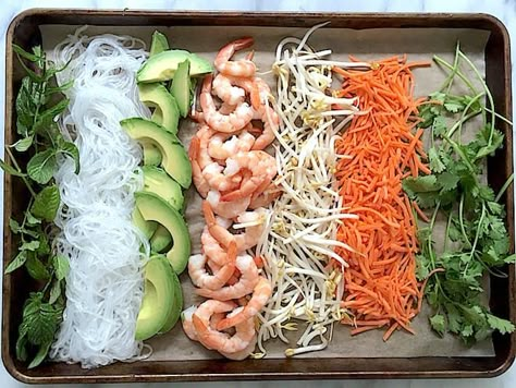 Make your own Summer Rolls with Peanut Sauce. Better yet, gather your friends and have everyone assemble their own with a DIY Summer Roll Bar. Healthy Spring Rolls Recipe, Fresh Spring Rolls Recipe, Healthy Spring Rolls, Rice Paper Recipes, Peanut Dipping Sauce, Spring Rolls Recipe, Chicken Spring Rolls, Vietnamese Spring Rolls, Fresh Spring Rolls