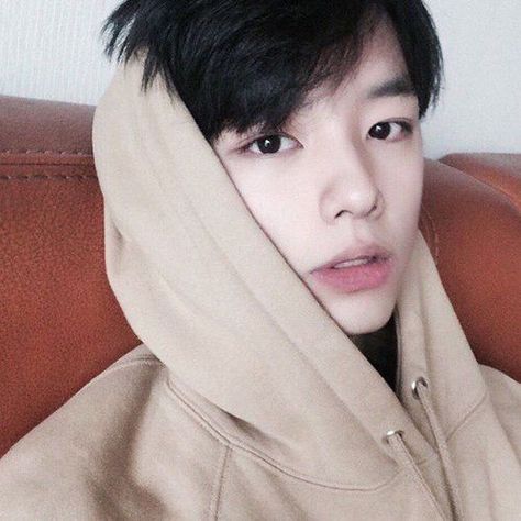 fotos de chicos coreanos para que deleiten su vista #detodo # De Todo # amreading # books # wattpad Boys Korean, Kore Ulzzang, Asian Man, Cute Asian Guys, Aesthetic People, Ulzzang Boy, 인물 사진, Korean Men