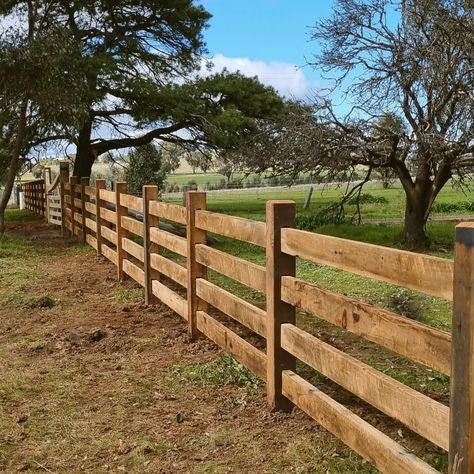 Farmhouse Wood Fence Ideas, Ranch Home Fence Ideas, 4 Board Wood Fence, Wood Farm Fence Ideas, 3 Rail Fence Wood, Farm Yard Fence, Acreage Fence Ideas, Rural Front Fence, Country House Fence