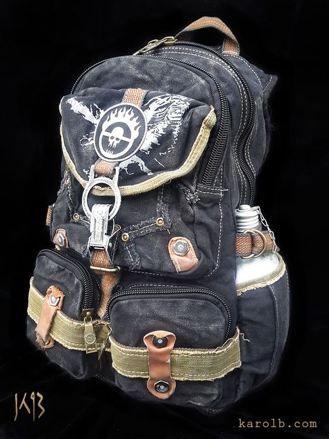 The Mad Max War Boy edition of the post-apocalyptic Atomic Slug backpack. Available at KarolB.com Mad Max Costume, Dieselpunk Fashion, Mad Max Fury, Mad Max Fury Road, Fury Road, Max Black, Boys Backpacks, Next Clothes, Slug