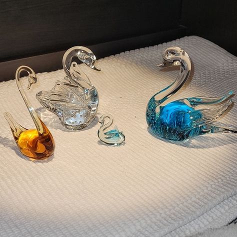 VINTAGE GLASS ART Swan figurine Art glass Swan paper weight collectable glass Ar Swan Figurine, Paper Weight, Future House, Paper Weights, Glass Collection, Art Glass, Glass Art, Figurines, Miniatures