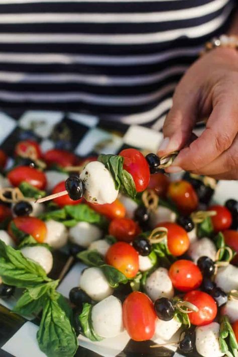 4th of July Blueberry Caprese Skewers, made with tomatoes, mozzarella cheese, basil, and blueberries! #appetizer #miniskewers Caprese Kabobs, Bruchetta Appetizers, Caprese Salad Skewers, Tomatoes Mozzarella, Skewer Appetizers, Caprese Skewers, Tomato Mozzarella, Fourth Of July Food, Recipes Appetizers And Snacks