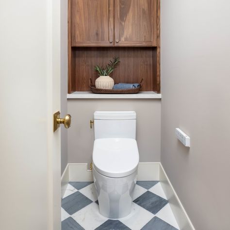 Check out this amazing primary bath before & after… Before...The old soaker tub took up half of the space and the shower was small. There was no space for a makeup vanity and the overall design didn't appeal to the homeowners. After... Adding a large wet room gave us the best of both worlds! A large walk-in shower and space for a soaking tub. The new L-shaped vanity gives our client a much-needed glam station and the materials and finishes are now up to their standards! Design by @... L Shape Shower Walk In, Large Wet Room, Glam Station, L Shaped Vanity, Primary Bath, Wet Room, Soaker Tub, We The Best, Wet Rooms