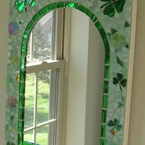 Stained Glass Mirror, Beautiful Mirror, Mosaic Mirror, Beautiful Mirrors, Diy Mirror, Mirror Art, Glass Mirror, Art Designs, Stained Glass