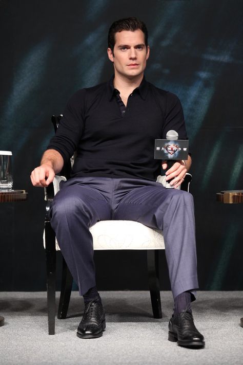 Fotos calientes de Henry Cavill | PopSugar Celebrity Reino Unido Henry Superman, Love Henry, Celebrity News Gossip, Male Celebrities, Man Of Steel, Henry Cavill, British Actors, Robert Downey Jr, Popsugar