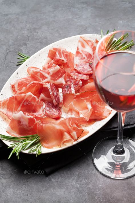 Paring Wine With Food, Wine Glass Salami Rose, Brie Fig Jam Prosciutto, Cheese And Wine Photography, Antipasto Plate, Italian Salami, Parma Ham, Charcuterie Cheese, Italian Pizza