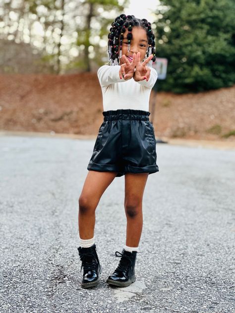 Kid model walking in the street. Runway model. Kid fashionista walking. Girls Combat Boots Kids Outfit, Girls Boots Outfit, Skirt Outfits With Boots, Chloe Outfit, Girls Combat Boots, Girls Fall Fashion, Ankle Combat Boots, Kids Fall Outfits, Black Boots Outfit