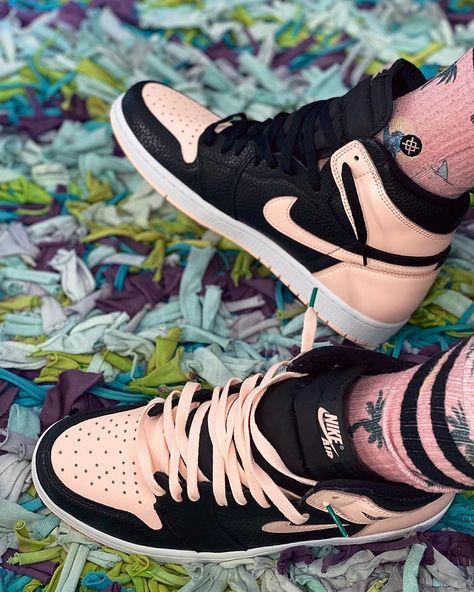 OnMyFeet on Instagram: “Jordan 1 Retro High  ◾️Black Crimson Tint OMF ✔️ What’s your go to AJ1? ➡️➡️This AJ1 comes with a black upper plus pink accents, pink Nike…” Jordans Pink, Nike Casual Outfit, Air Jordan 1 High Black, Jordan 1 Crimson Tint, Jordan 1 High Outfit, Jordan 1 Outfit, Air Jordan 1 Outfit, Nike Casual, Outfit Retro