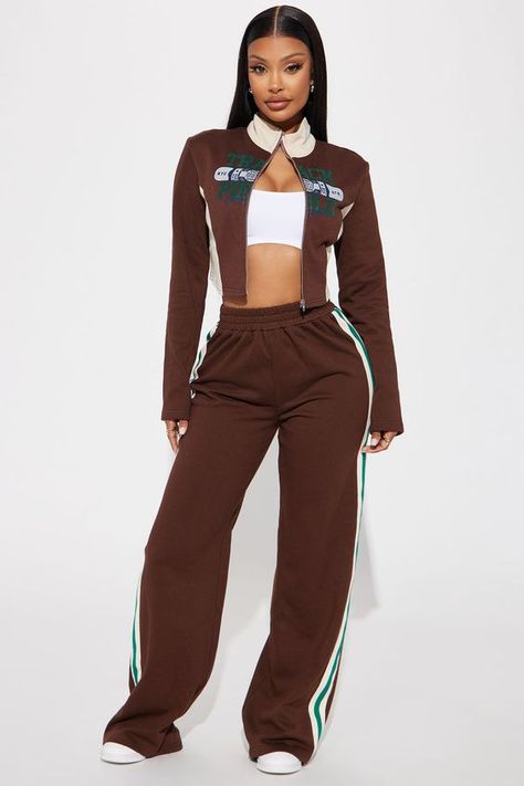 I thought it was a good glue Japanese Streetwear Women, Matching Pants Set, Fashion Nova Outfits, Stylish Summer Outfits, Future Outfit, Japanese Streetwear, Tokyo Fashion, Cute Comfy Outfits, Streetwear Fashion Women