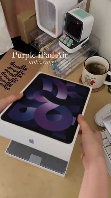 Apple Ipad Air Purple, Apple Tree Girl Unboxing, Ipad Air 5 Purple Aesthetic, Ipad Air 5 Aesthetic, Ipad Air 5 Purple, Ipad Air Purple, Ipad 2023, Mac Aesthetic, Ipad Ideas