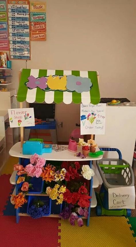 Flower Market Dramatic Play, Flower Shop Pretend Play, Flower Shop Dramatic Play, Dramatic Play Themes, Preschool Garden, Role Play Areas, Dramatic Play Preschool, Dramatic Play Area, Preschool Centers